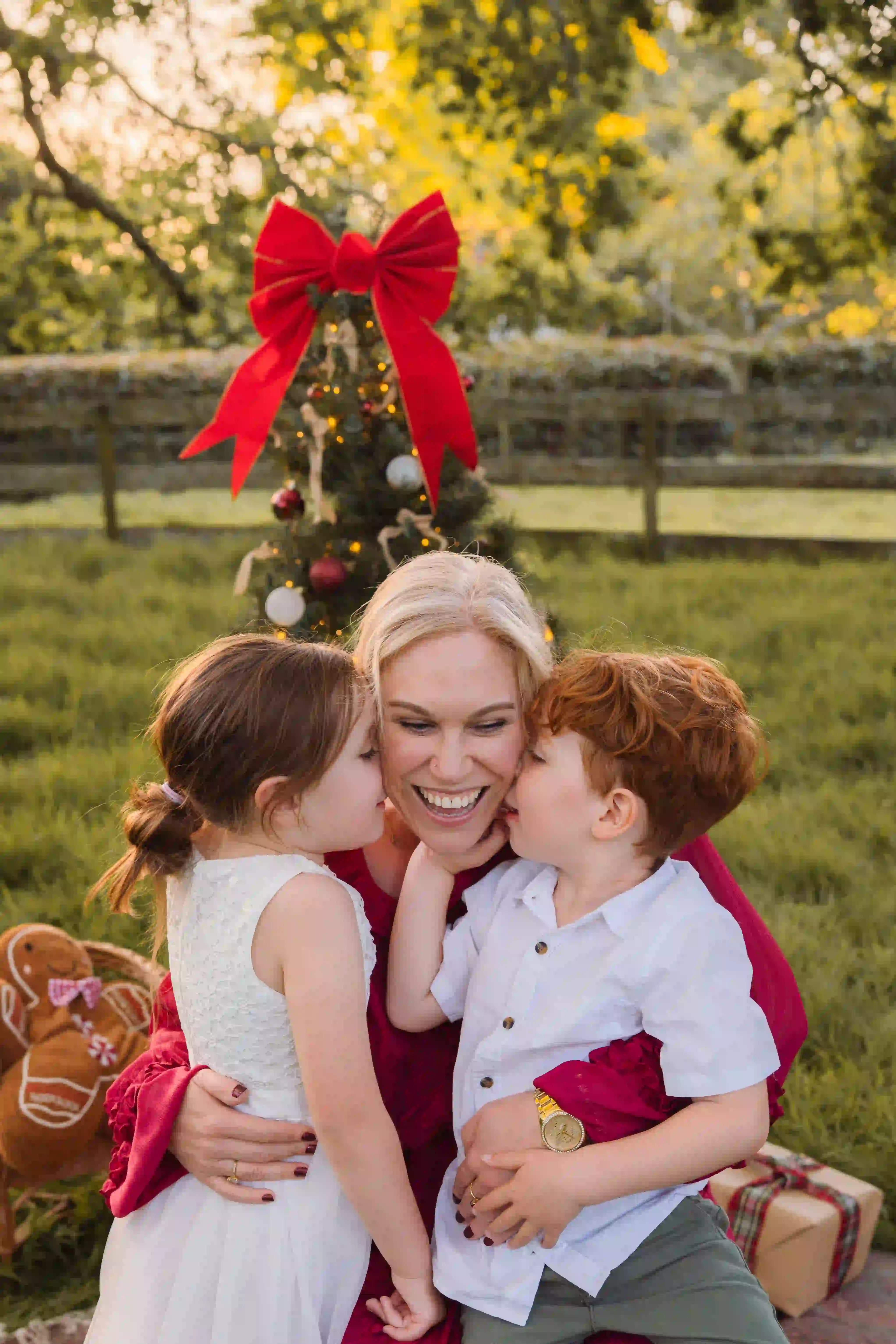 Festive photography session New Plymouth - Christmas mini shoot family portraits Taranaki photographer Goldie & Co